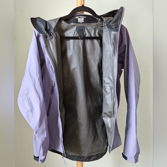 Arc'teryx Women's Beta SL Jacket in Lavender - Picture 3 of 12